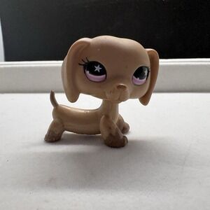 Littlest Pet Shop Authentic 2006 #932 Brown Dachshund Dog with Pink Star Eyes